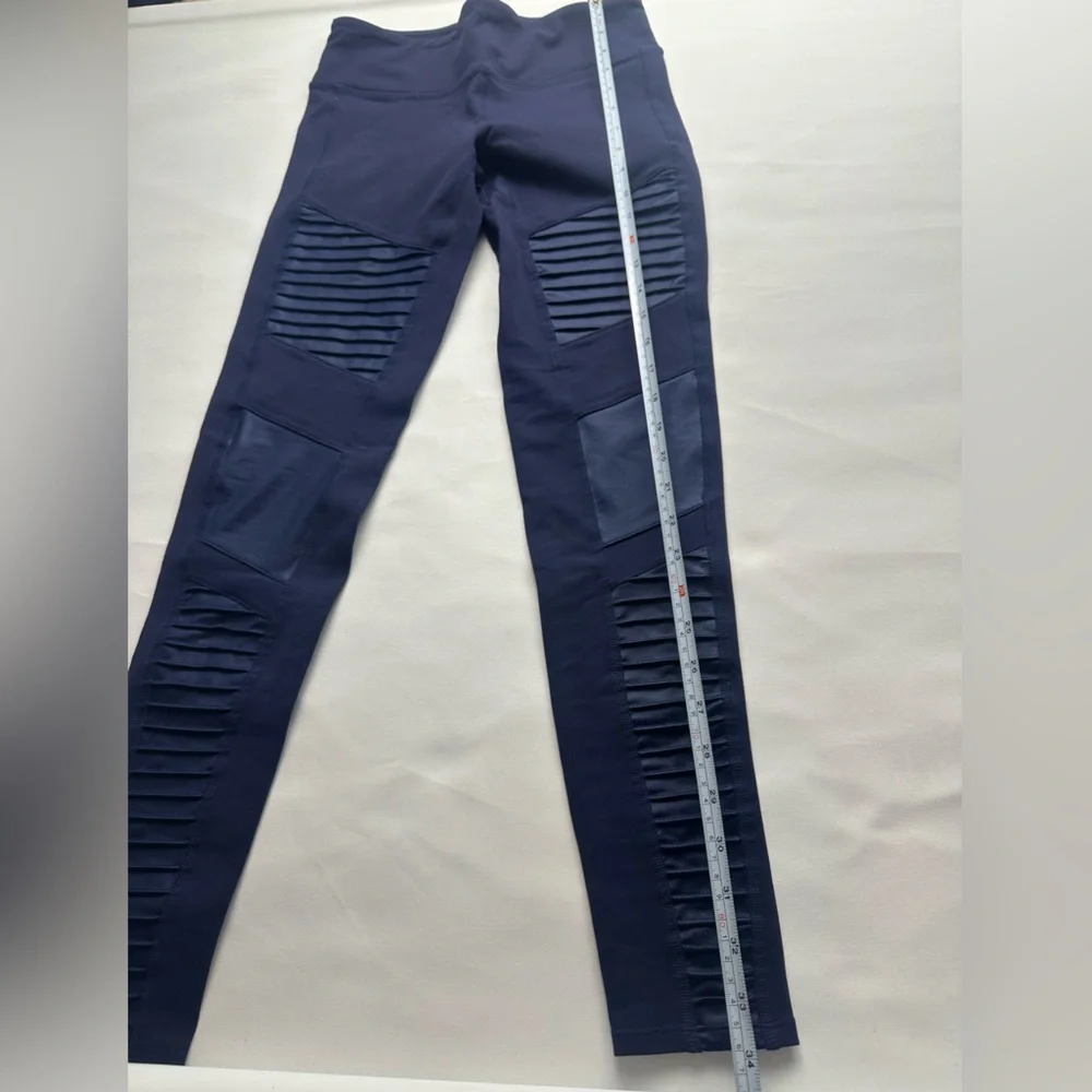 ALO navy low rise leggings. Size small